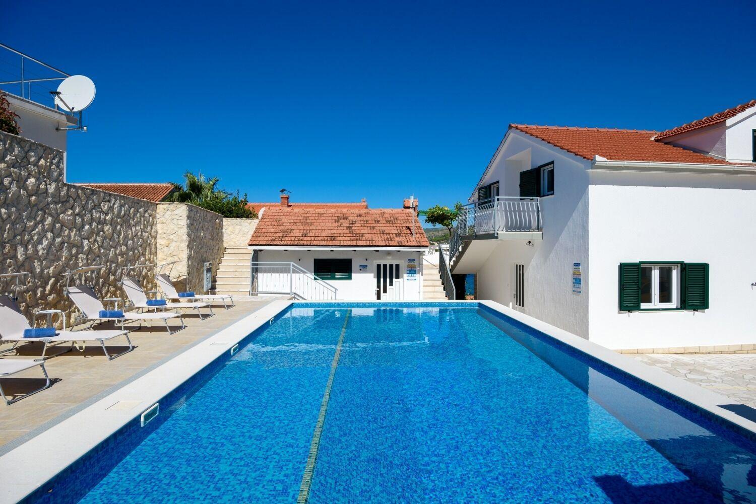 Apartments Bisernica-With Pool Ražanj Exteriér fotografie
